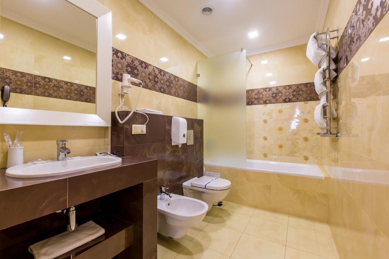 Georg Park Hotel Tarashany Екстериор снимка
