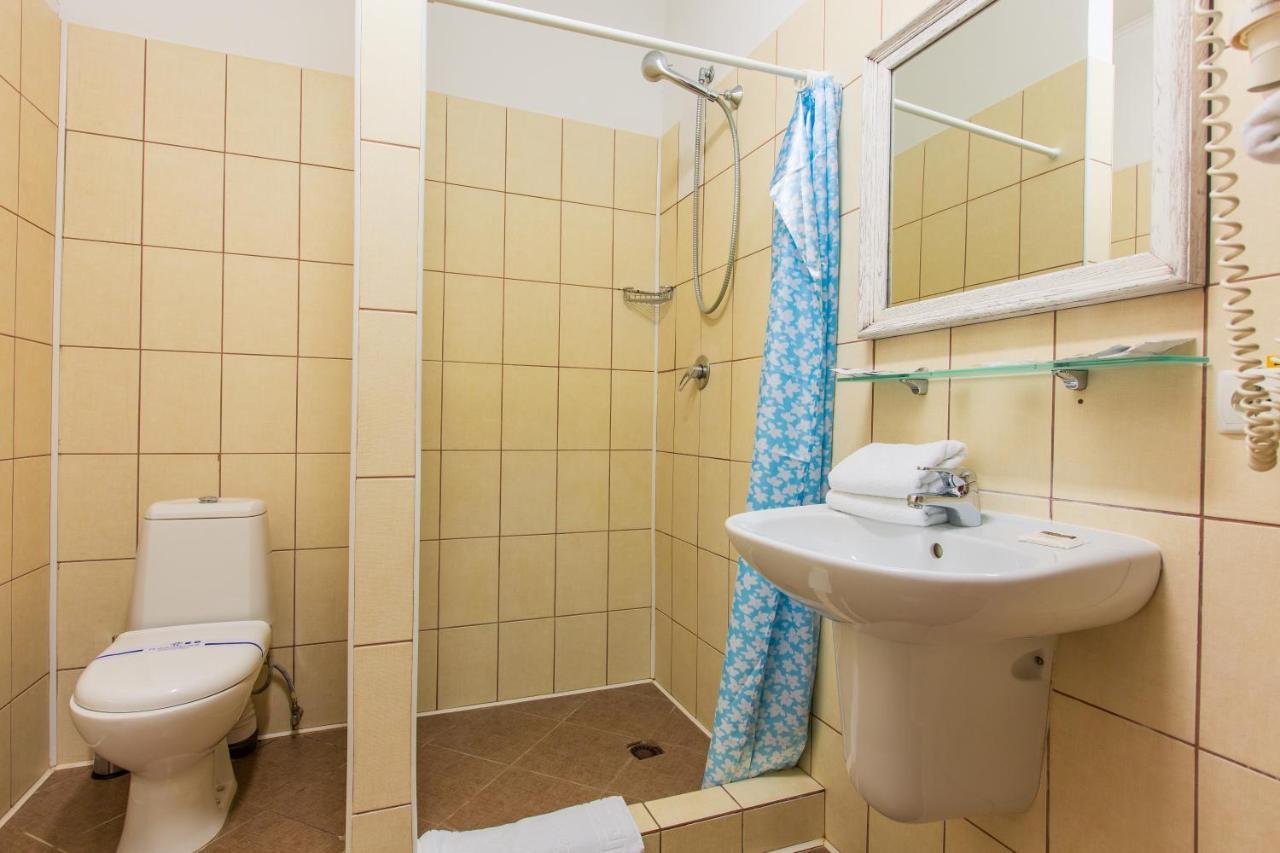 Georg Park Hotel Tarashany Екстериор снимка