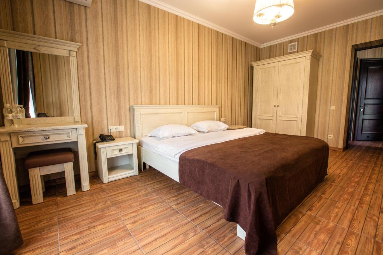 Georg Park Hotel Tarashany Екстериор снимка
