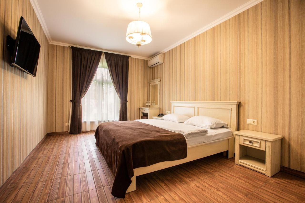 Georg Park Hotel Tarashany Екстериор снимка