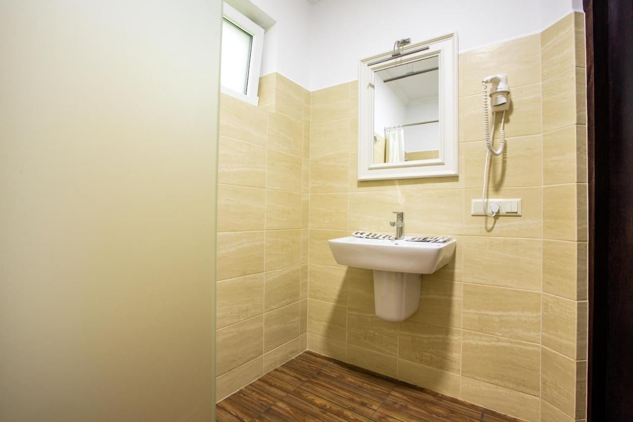 Georg Park Hotel Tarashany Екстериор снимка