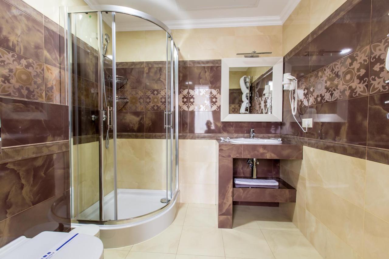 Georg Park Hotel Tarashany Екстериор снимка
