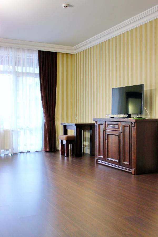 Georg Park Hotel Tarashany Екстериор снимка