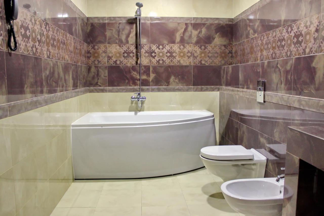 Georg Park Hotel Tarashany Екстериор снимка