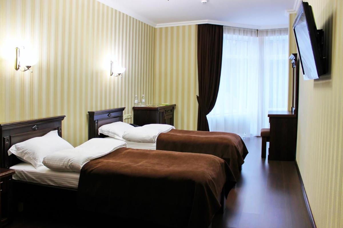 Georg Park Hotel Tarashany Екстериор снимка