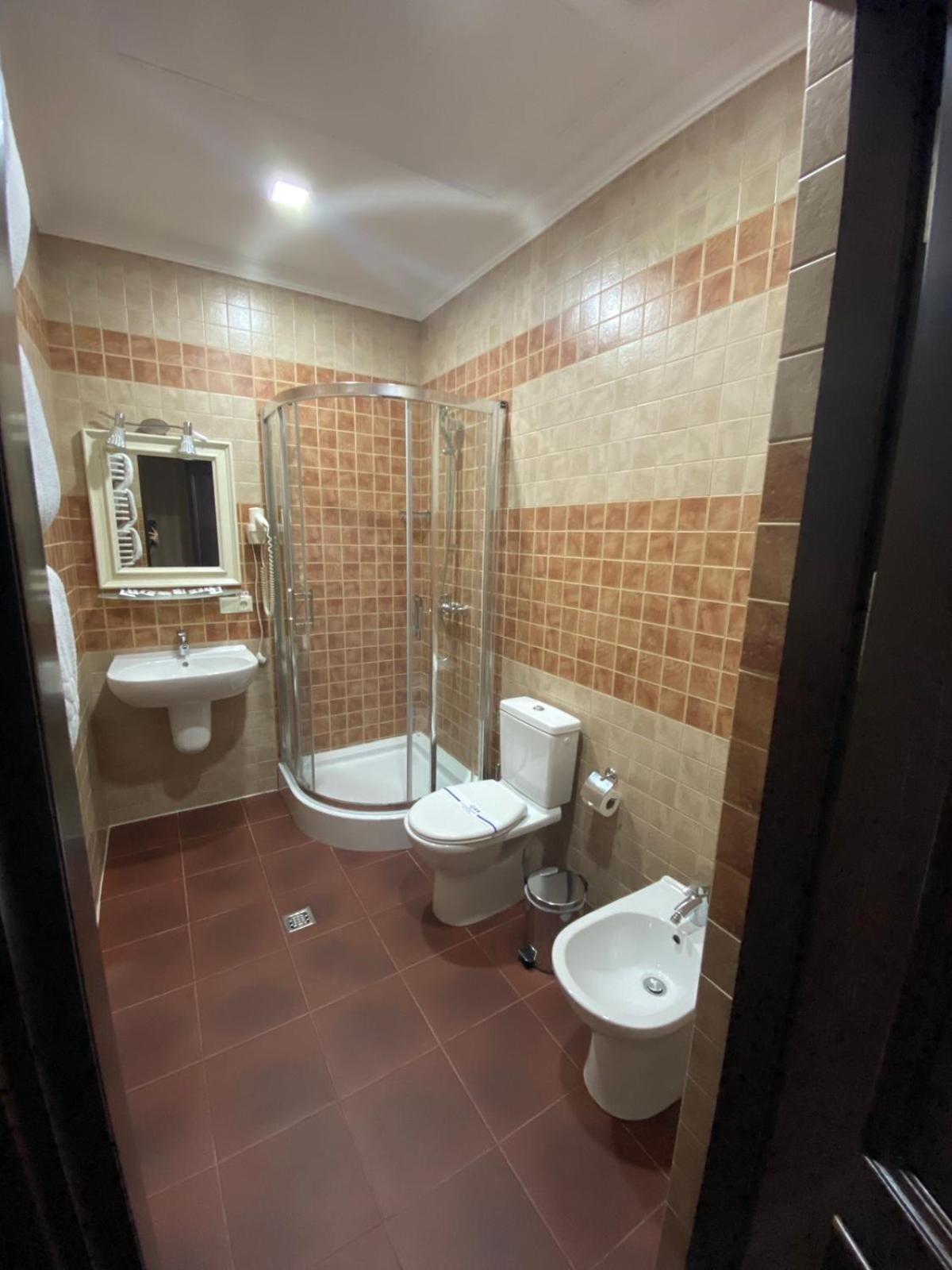 Georg Park Hotel Tarashany Екстериор снимка